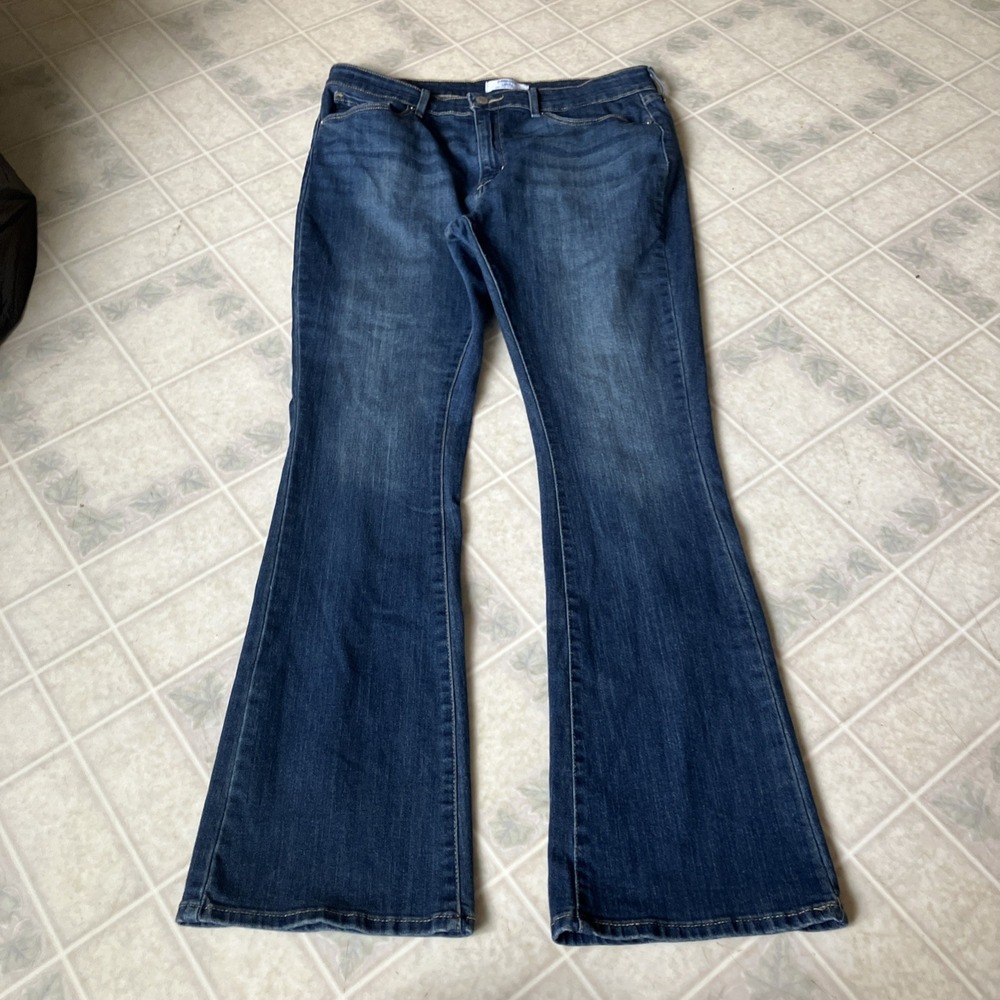 DENIZEN Levi's Woman's Classic Mid Rise Boot Cut Medium‎ Blue Wash 12 Med 31x32